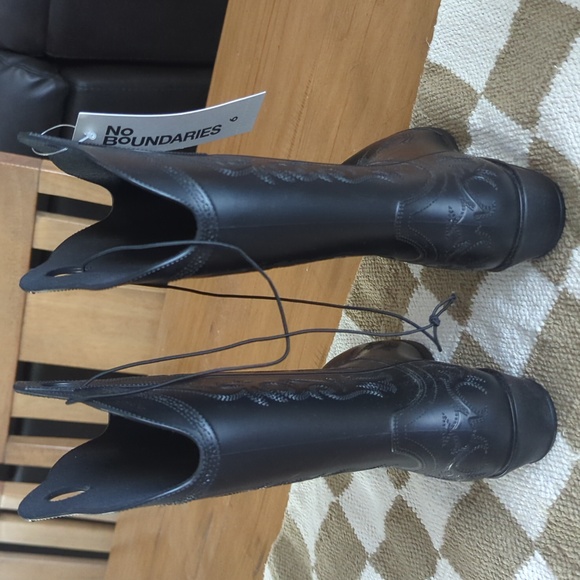 NWT Cowboy Rainboots - Picture 7 of 12